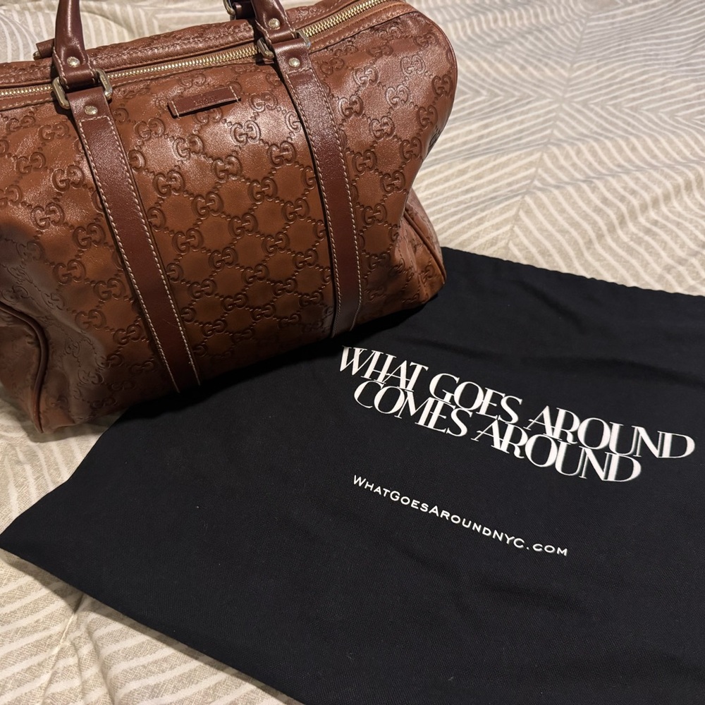 Gucci Brown Duffel Bag with High-Quality Leather and Zipper Closure